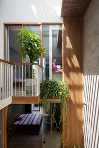 Modern Split-Level Townhouse Design Maximizing Natural Light and Space - image 2