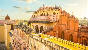 Inside Hawa Mahal: The Spectacular Century-Old Honeycomb Palace of Jaipur, India - image 8