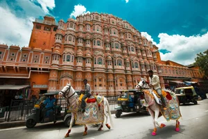 Inside Hawa Mahal: The Spectacular Century-Old Honeycomb Palace of Jaipur, India - image 4