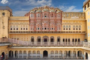 Inside Hawa Mahal: The Spectacular Century-Old Honeycomb Palace of Jaipur, India - image 6