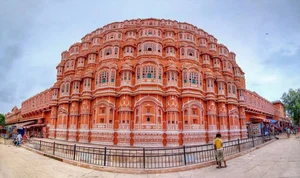 Inside Hawa Mahal: The Spectacular Century-Old Honeycomb Palace of Jaipur, India - image 0