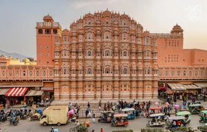 Inside Hawa Mahal: The Spectacular Century-Old Honeycomb Palace of Jaipur, India - image 2