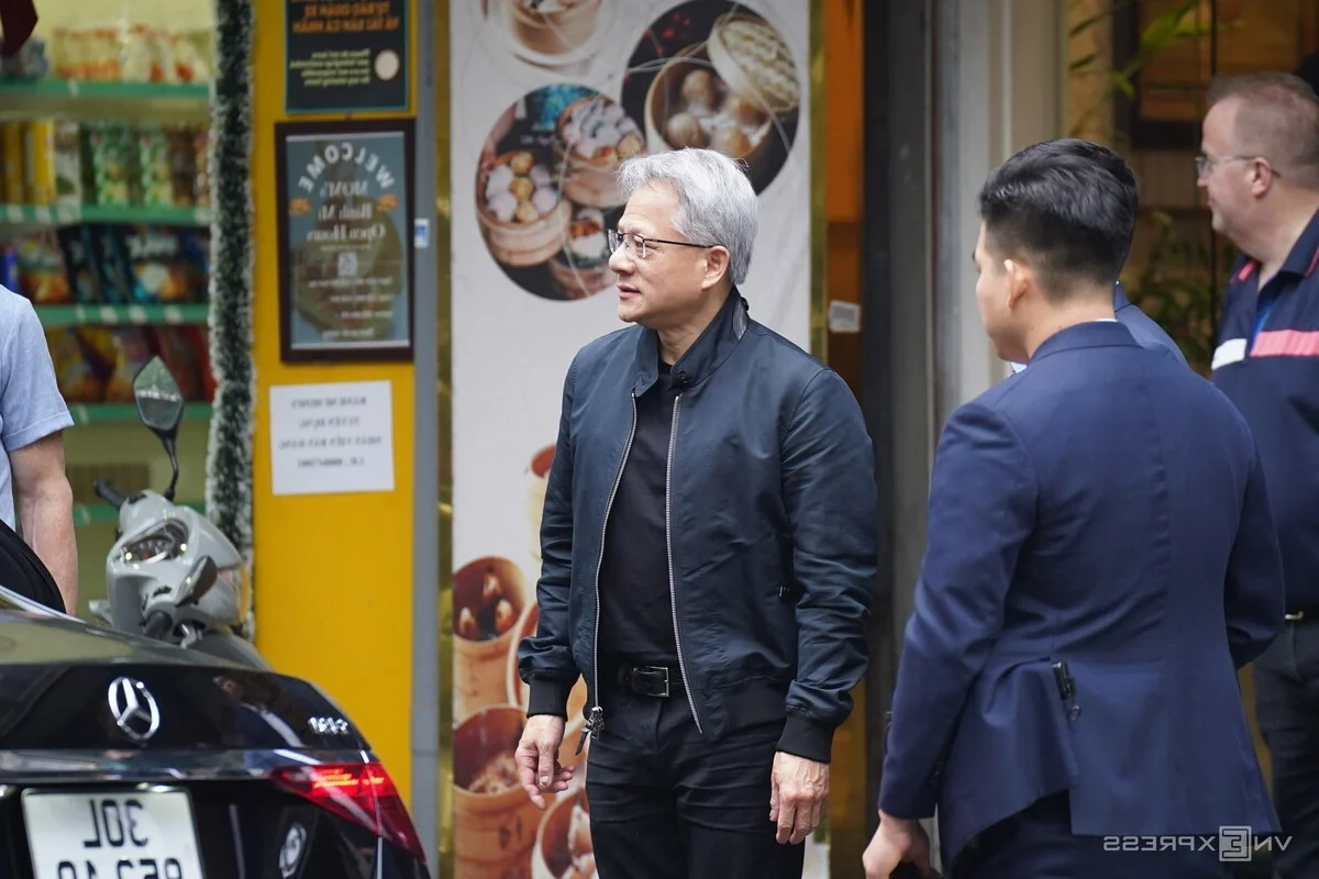 NVIDIA CEO Jensen Huang Enjoys Authentic Hanoi Pho During Vietnam Visit