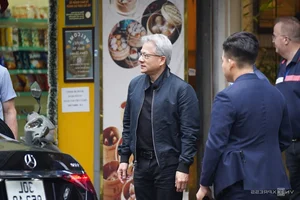 NVIDIA CEO Jensen Huang Enjoys Authentic Hanoi Pho During Vietnam Visit - image 0