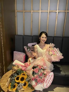 Lam Vy Da Stuns Fans with Youthful Transformation: A Look at the Star's Radiant Beauty - image 8