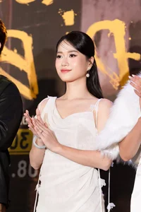 Lam Vy Da Stuns Fans with Youthful Transformation: A Look at the Star's Radiant Beauty - image 9