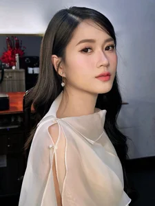 Lam Vy Da Stuns Fans with Youthful Transformation: A Look at the Star's Radiant Beauty - image 1