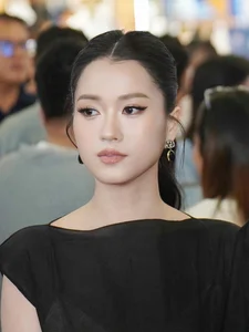 Lam Vy Da Stuns Fans with Youthful Transformation: A Look at the Star's Radiant Beauty - image 3