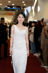 Lam Vy Da Stuns Fans with Youthful Transformation: A Look at the Star's Radiant Beauty - image 4