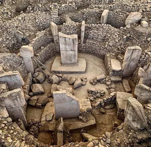Ancient Mysteries: Incredible Structures Often Linked to Extraterrestrial Origin - image 2