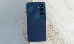 Top 7 Mid-Range Smartphones Offering Premium Features Under $400 - image 4