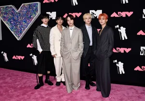 MTV VMAs 2023: The Most Iconic Red Carpet Fashion Looks - image 10