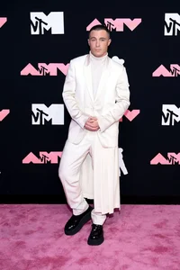 MTV VMAs 2023: The Most Iconic Red Carpet Fashion Looks - image 11
