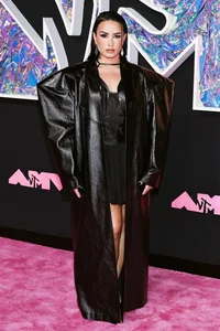 MTV VMAs 2023: The Most Iconic Red Carpet Fashion Looks - image 7