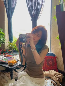 The Viral Hanoi Street Vendor Captivating the Internet with Her Beauty - image 2