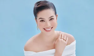 Miss Universe Vietnam Pham Huong Shines with Stunning Beauty at 33 - image 4