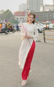 Vietnamese Celebrities Celebrate Early Spring: Festive Fashion and Traditions - image 4