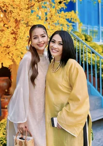 Vietnamese Celebrities Celebrate Early Spring: Festive Fashion and Traditions - image 2