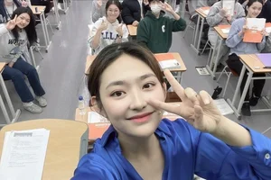 Viral Math Teacher Captivates Internet with Intellectual Beauty and Style - image 3