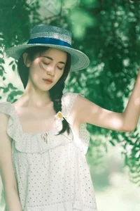 Elegant Portrait Photography: YiTuYu Art Language Vol.4725 Featuring Chen Yu Jie - image 0