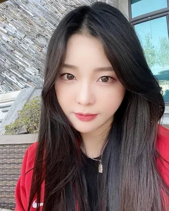 Korean Influencer Sparks Social Media Debate With Bold Chest Painting Artistic Expression - image 4