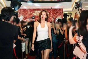 Supermodel Minh Trieu Addresses Red Carpet Outfit Controversy with Grace - image 4