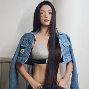 Where Are They Now? The Evolution of Hanoi's Original Hot Girls and MC Mai Ngoc - image 1