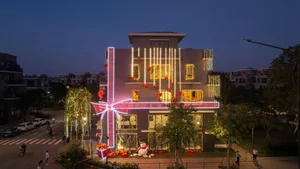 Festive Christmas Check-In Spots at Ecopark Urban Areas Attract Crowds - image 7