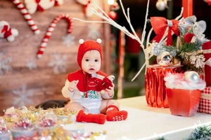 Festive Christmas Check-In Spots at Ecopark Urban Areas Attract Crowds - image 11