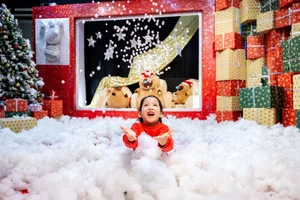 Festive Christmas Check-In Spots at Ecopark Urban Areas Attract Crowds - image 0