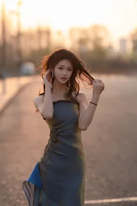 Yituyu Gilded Satin Slip Dress: Lin Yu Twilight Street Monologue - image 8