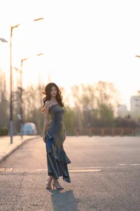 Yituyu Gilded Satin Slip Dress: Lin Yu Twilight Street Monologue - image 5