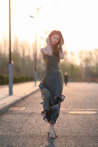 Yituyu Gilded Satin Slip Dress: Lin Yu Twilight Street Monologue - image 4