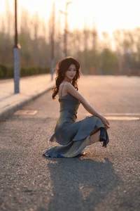 Yituyu Gilded Satin Slip Dress: Lin Yu Twilight Street Monologue - image 6