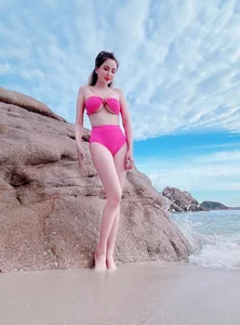 U40 Vietnamese Beauty Queen Flaunts Tasteful Swimsuit Figure - image 6