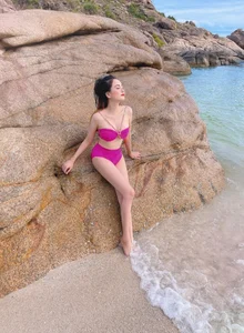 U40 Vietnamese Beauty Queen Flaunts Tasteful Swimsuit Figure - image 13