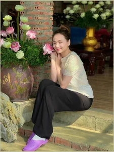 U40 Vietnamese Beauty Queen Flaunts Tasteful Swimsuit Figure - image 9