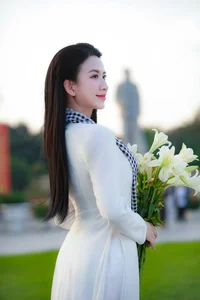 Meet the Rising Vietnamese MC Captivating Audiences with Her Unique Charm - image 6