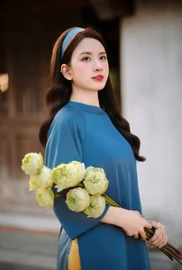 Meet the Rising Vietnamese MC Captivating Audiences with Her Unique Charm - image 3
