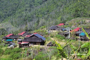 Discover Huoi Man: The Sky-High Hamlet Defined by Ancient Wood and Stone Architecture - image 1