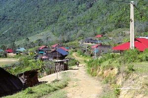 Discover Huoi Man: The Sky-High Hamlet Defined by Ancient Wood and Stone Architecture - image 0