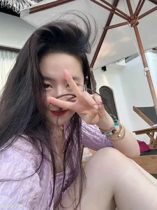 Ageless Beauty Liu Yifei Goes Viral with Stunning No-Makeup Look - image 1