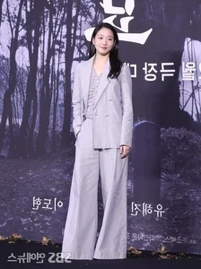 Kim Go Eun: The Master of Effortless Minimalist Style in the 'Exhuma' Era - image 6