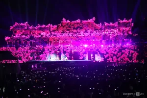 10,000 Visitors Admire Glow of Ngo Mon Gate in Hue - image 0
