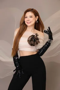 MC Quyen Linh’s Daughter Stuns Like a Real-Life Princess in New Gorgeous Photoshoot - image 0