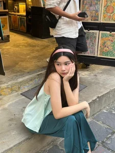 Hat De Surprises Fans with Bold and Mature Fashion Transformation - image 0