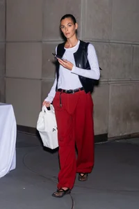 The Effortless Street Style of Vittoria Ceretti: Leonardo DiCaprio's Girlfriend - image 6