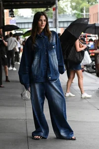 The Effortless Street Style of Vittoria Ceretti: Leonardo DiCaprio's Girlfriend - image 2