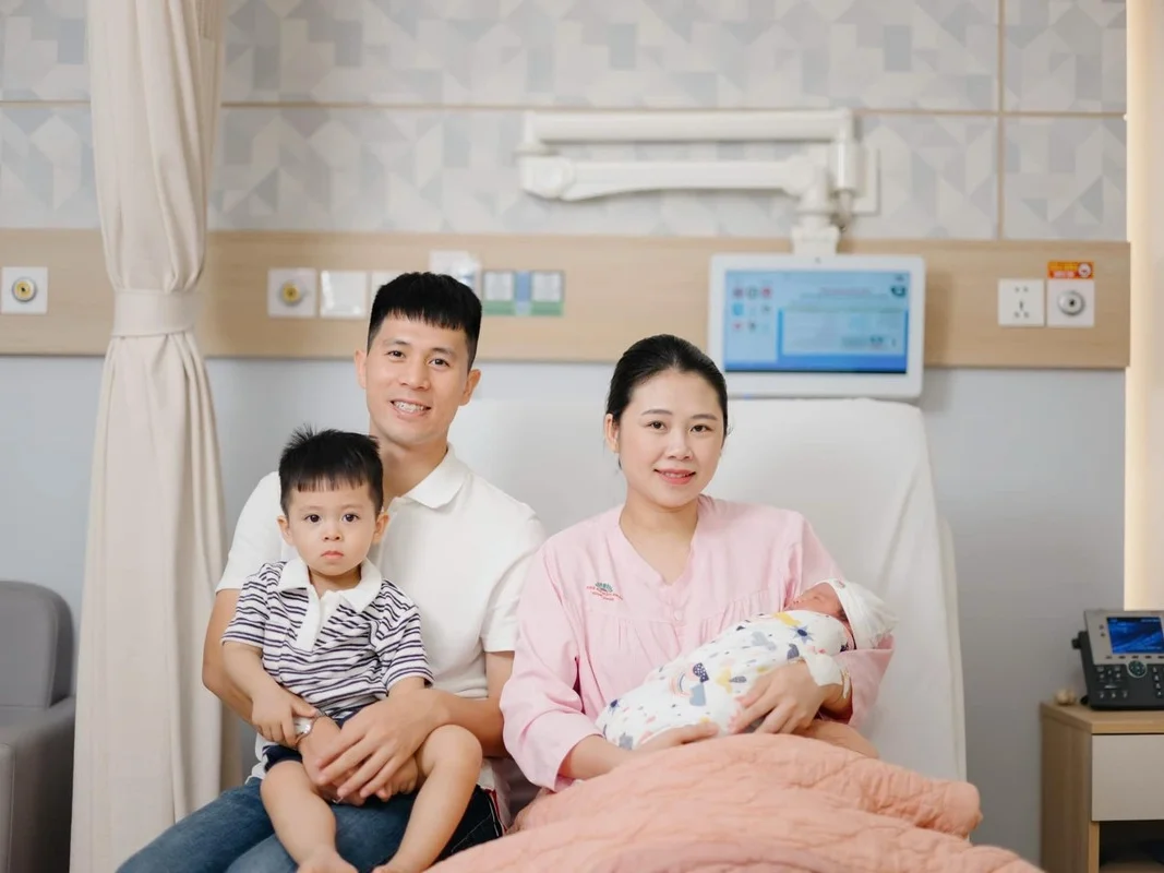 Dinh Trong's Wife Radiates Beauty and Grace Shortly After Welcoming New Baby