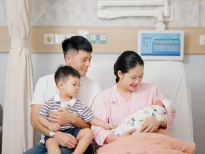 Dinh Trong's Wife Radiates Beauty and Grace Shortly After Welcoming New Baby - image 4